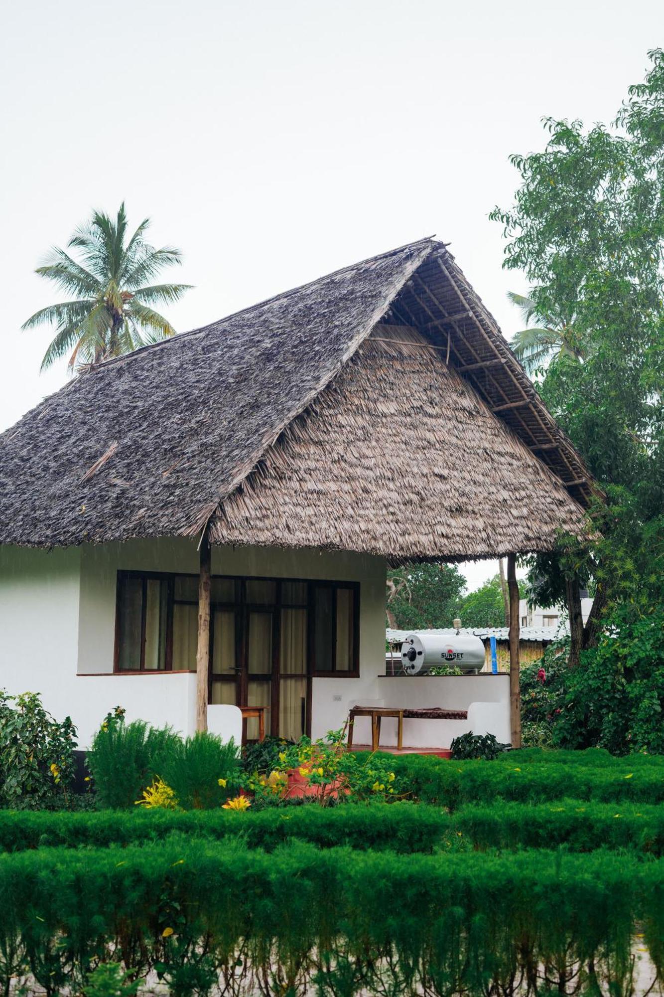 Maisara Mafia Beach Lodge Килиндони Екстериор снимка