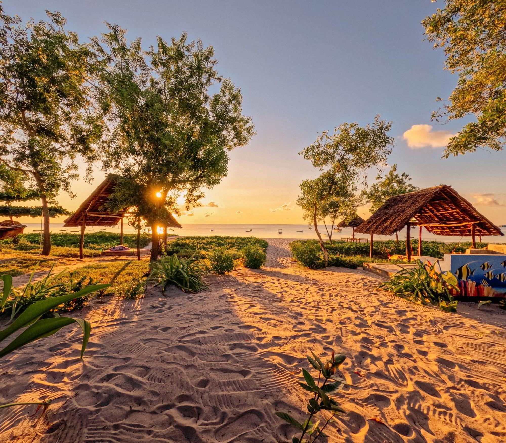 Maisara Mafia Beach Lodge Килиндони Екстериор снимка